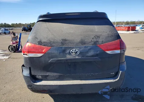 2011 Toyota Sienna Le z USA, uszkodzony, nr VIN 5TDKK3DC7BS136764